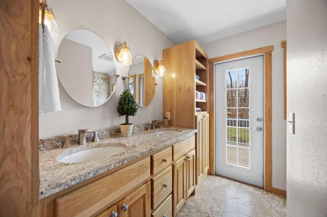 1555 E River Terrace, Minneapolis, MN 55414