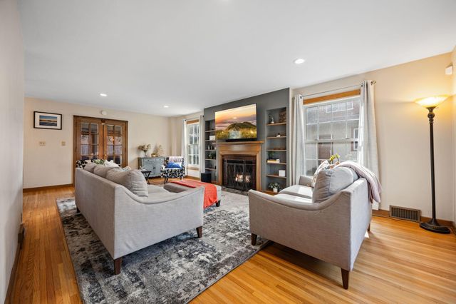 1555 E River Terrace, Minneapolis, MN 55414