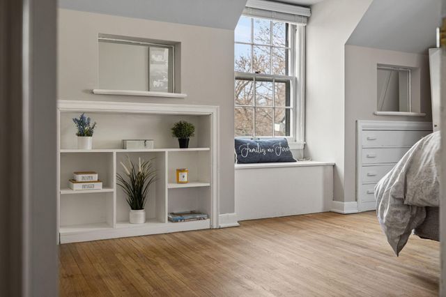 1555 E River Terrace, Minneapolis, MN 55414