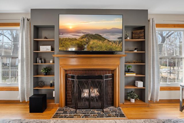 1555 E River Terrace, Minneapolis, MN 55414