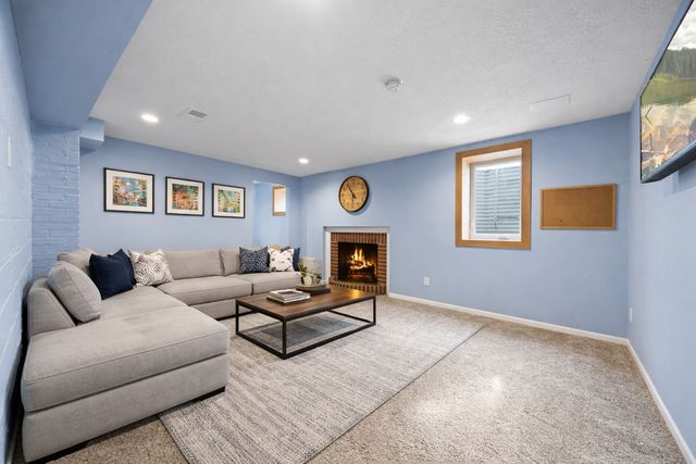 1555 E River Terrace, Minneapolis, MN 55414