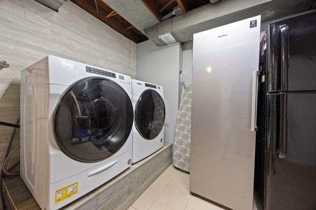 1555 E River Terrace, Minneapolis, MN 55414