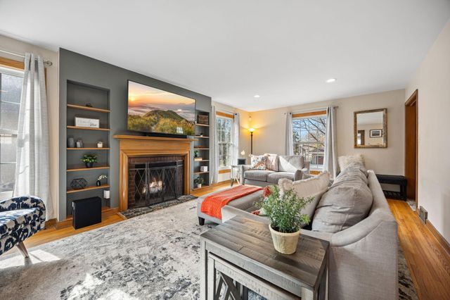 1555 E River Terrace, Minneapolis, MN 55414