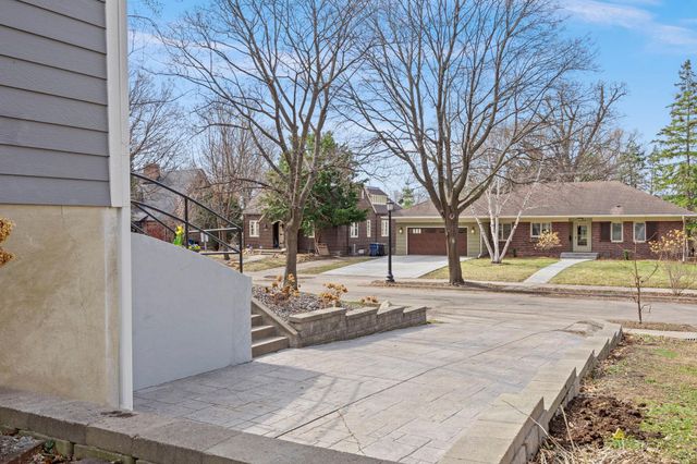 1555 E River Terrace, Minneapolis, MN 55414