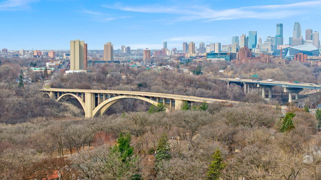 1555 E River Terrace, Minneapolis, MN 55414