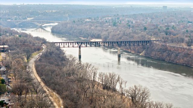 1555 E River Terrace, Minneapolis, MN 55414