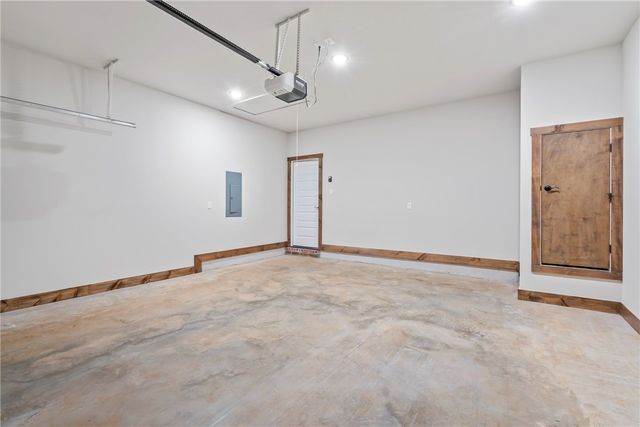 7101 Orange Avenue, Bentonville, AR 72714