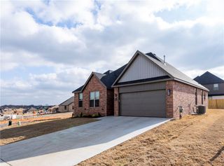 7101 Orange Avenue, Bentonville, AR 72714