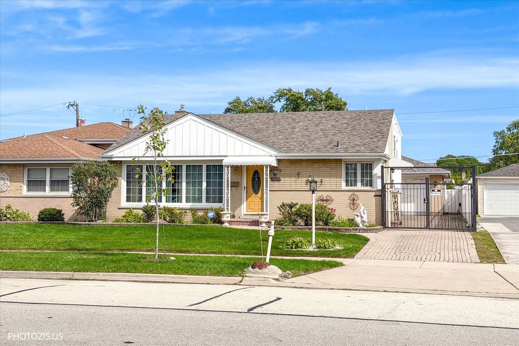 8811 N Merrill Street, Niles, IL 60714 — exterior