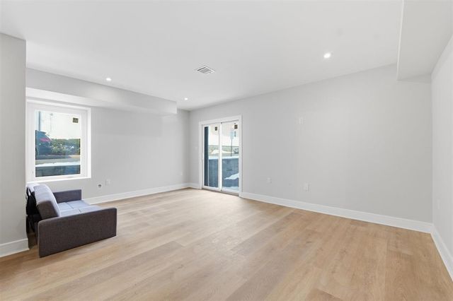 140A WEIGANDS LANE, Secaucus, NJ 07094