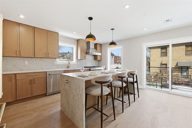 140A WEIGANDS LANE, Secaucus, NJ 07094