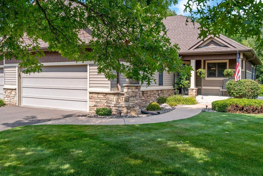 1371 Holly Avenue N, Oakdale, MN 55128 — photo 2