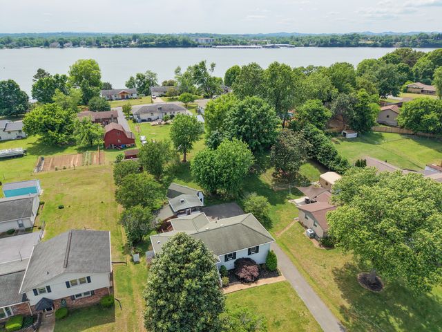 108 Maureen Dr, Hendersonville, TN 37075