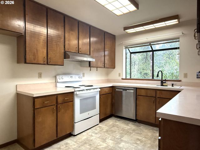 1475 GLENWOOD Dr, Brookings, OR 97415