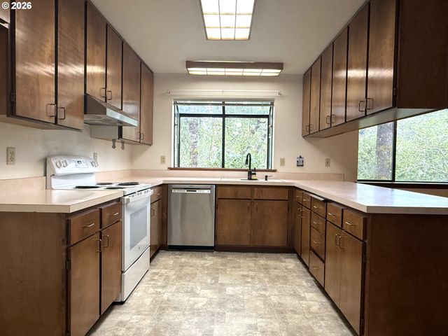 1475 GLENWOOD Dr, Brookings, OR 97415