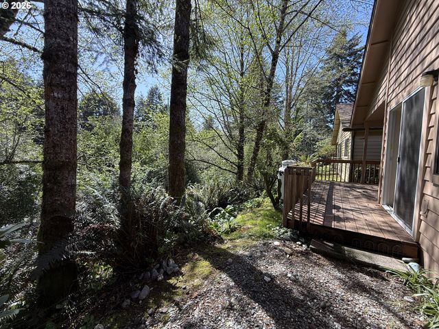1475 GLENWOOD Dr, Brookings, OR 97415