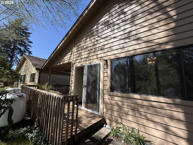 1475 GLENWOOD Dr, Brookings, OR 97415