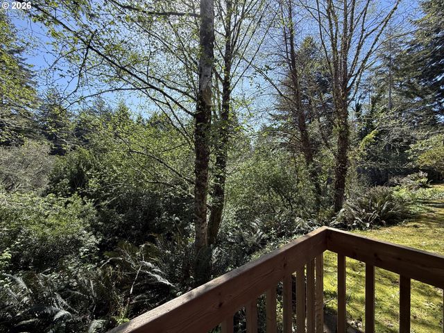 1475 GLENWOOD Dr, Brookings, OR 97415