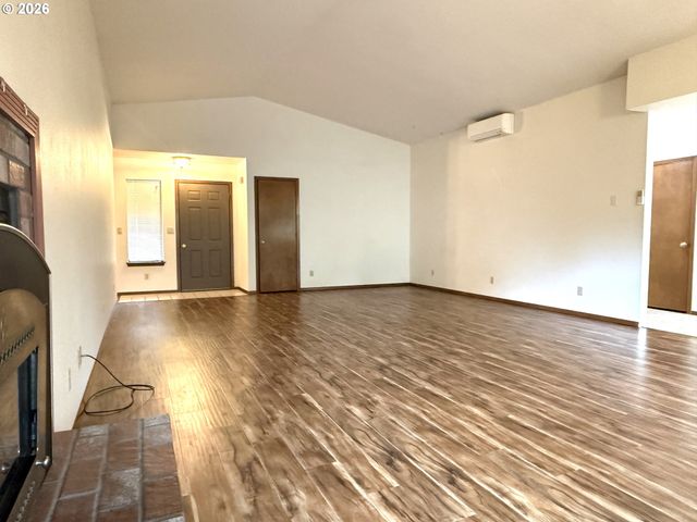 1475 GLENWOOD Dr, Brookings, OR 97415