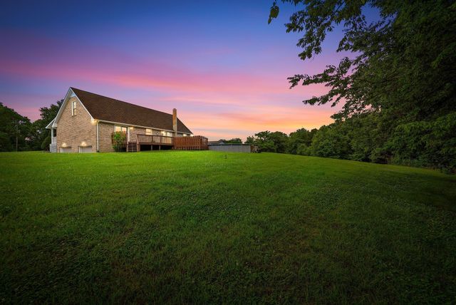 2430 Underwood Rd, Cunningham, TN 37052
