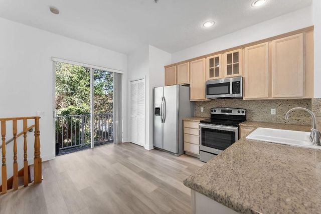 2469 NE 14 Street, Pompano Beach, FL 33062