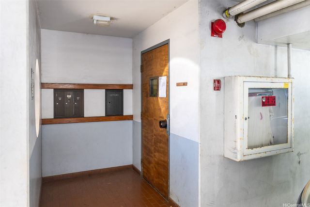 922 McCully Street, Honolulu, HI 96826
