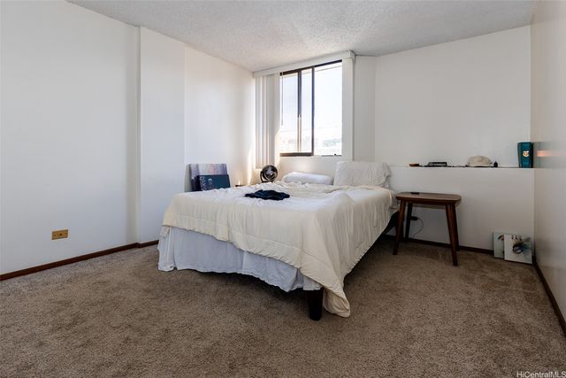 922 McCully Street, Honolulu, HI 96826
