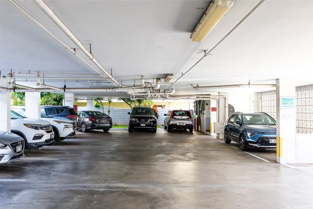 922 McCully Street, Honolulu, HI 96826