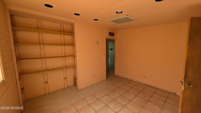 25 E Los Reales Road, Tucson, AZ 85756