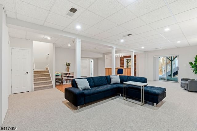 44 Linberger Dr, Bridgewater Twp., NJ 08807