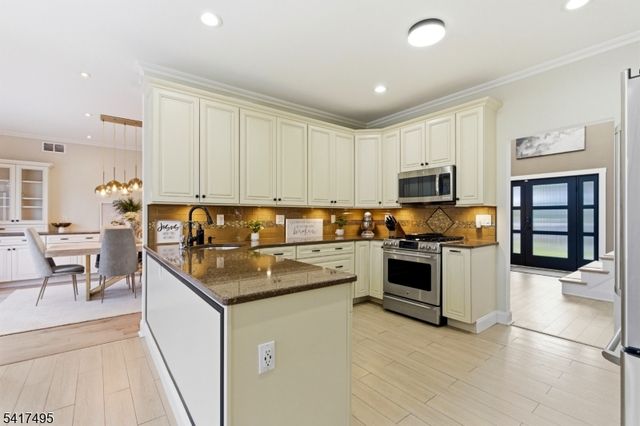 44 Linberger Dr, Bridgewater Twp., NJ 08807