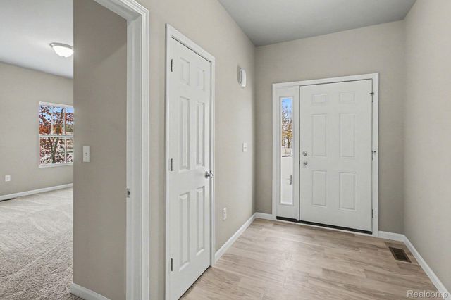 386 Dorchester Drive, Howell, MI 48855