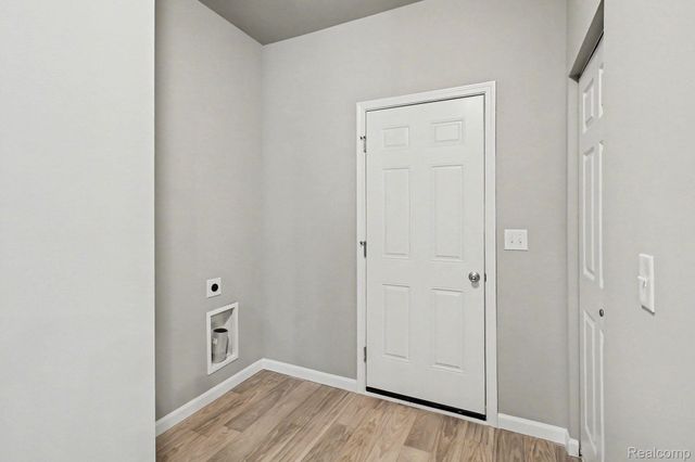 386 Dorchester Drive, Howell, MI 48855