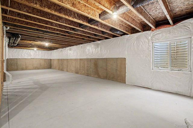 386 Dorchester Drive, Howell, MI 48855