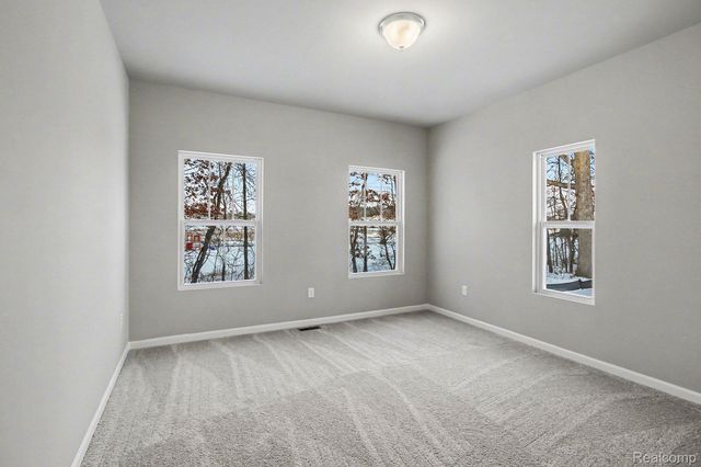 386 Dorchester Drive, Howell, MI 48855