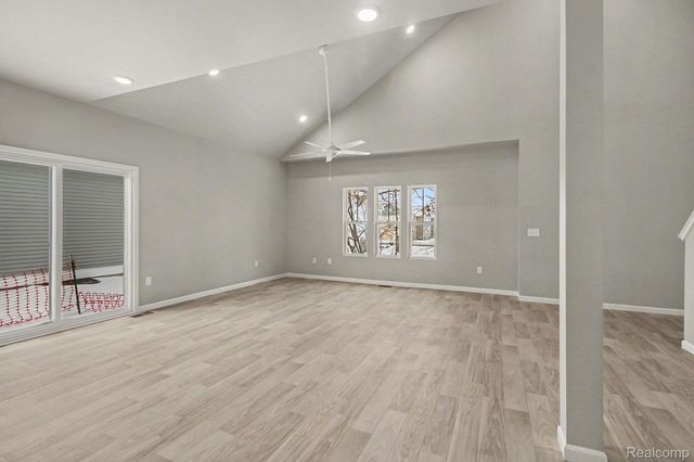 386 Dorchester Drive, Howell, MI 48855