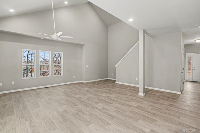 386 Dorchester Drive, Howell, MI 48855