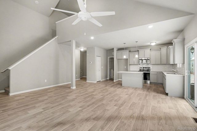 386 Dorchester Drive, Howell, MI 48855