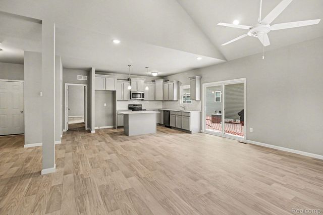 386 Dorchester Drive, Howell, MI 48855