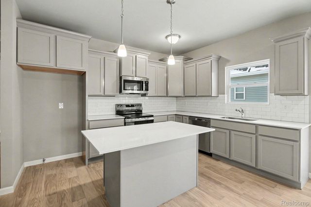 386 Dorchester Drive, Howell, MI 48855