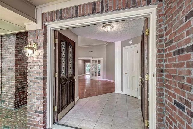 8630 WOOD FARMS CV, Memphis, TN 38016