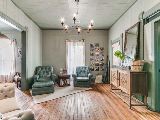 318 S 2nd Street, Guthrie, OK 73044