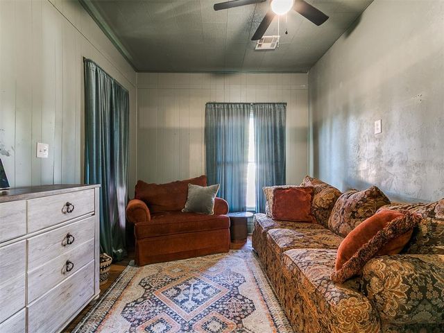 318 S 2nd Street, Guthrie, OK 73044