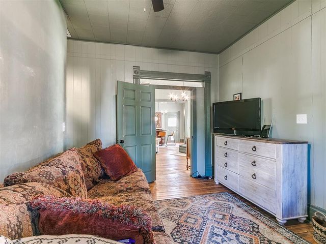 318 S 2nd Street, Guthrie, OK 73044