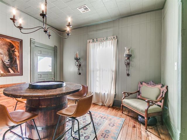 318 S 2nd Street, Guthrie, OK 73044