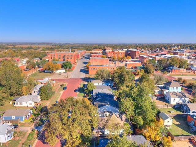 318 S 2nd Street, Guthrie, OK 73044