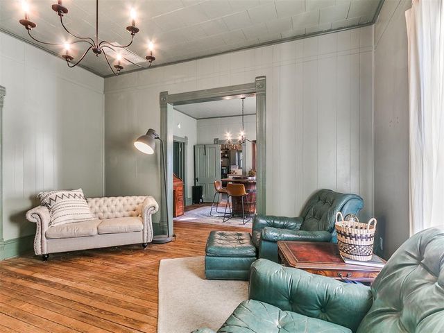 318 S 2nd Street, Guthrie, OK 73044