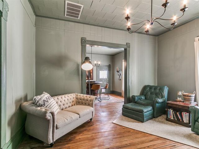 318 S 2nd Street, Guthrie, OK 73044