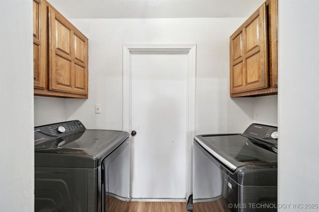 321 W 50th Place, Sand Springs, OK 74063