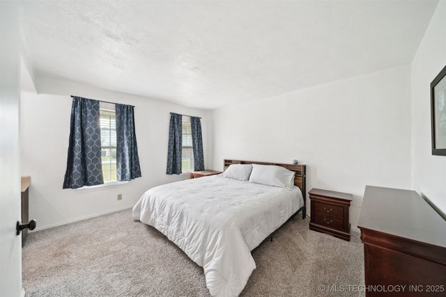 321 W 50th Place, Sand Springs, OK 74063